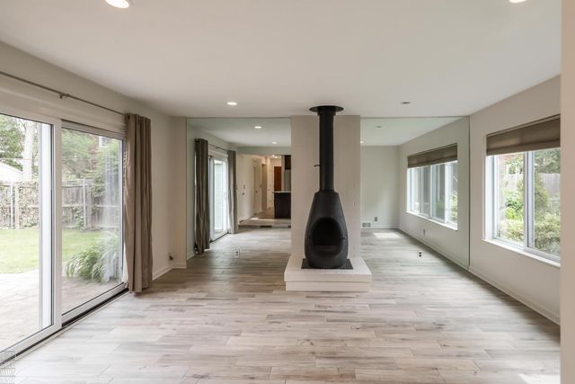 930 E Crescent Lane, Grosse Pointe Woods, MI 48236