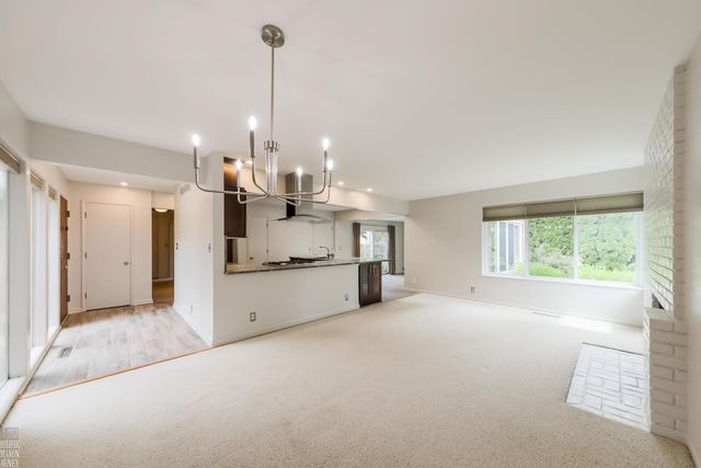 930 E Crescent Lane, Grosse Pointe Woods, MI 48236