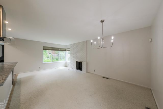 930 E Crescent Lane, Grosse Pointe Woods, MI 48236