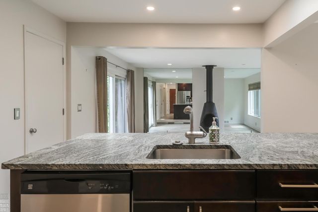 930 E Crescent Lane, Grosse Pointe Woods, MI 48236