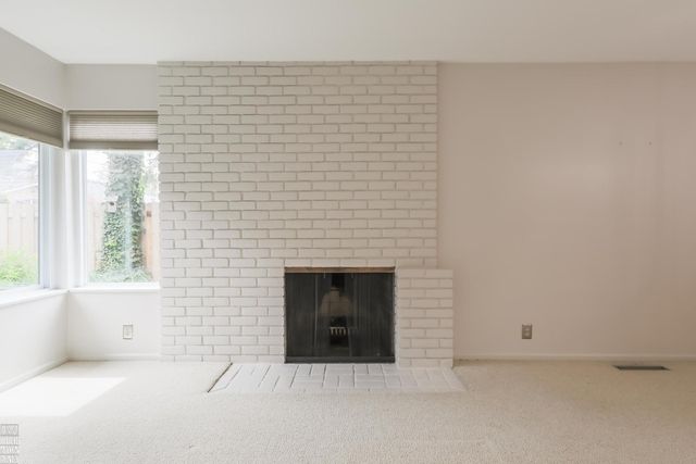 930 E Crescent Lane, Grosse Pointe Woods, MI 48236