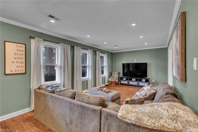 304 Markos CT, Hampton, VA 23666