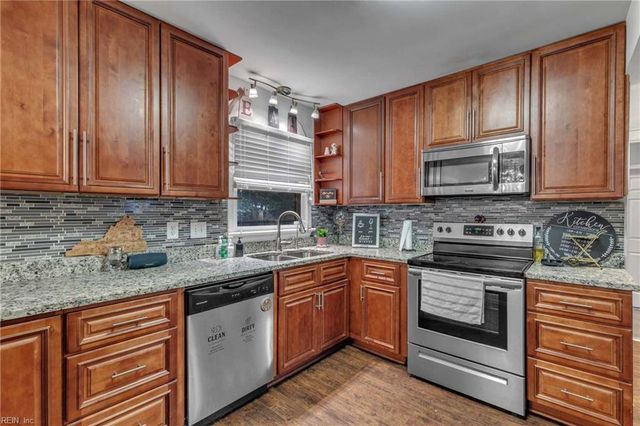 304 Markos CT, Hampton, VA 23666