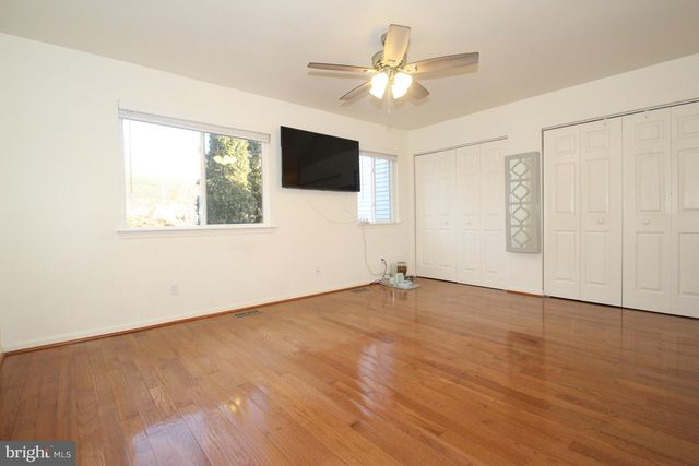 303 LYNLEY LN, Newark, DE 19711