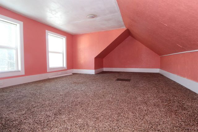 712 Upton Avenue, Waterloo, IA 50701