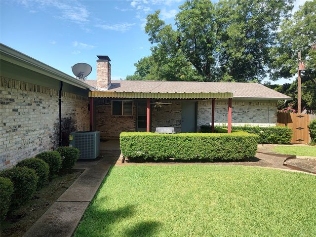 3817 Crestpark Drive, Farmers Branch, TX 75244