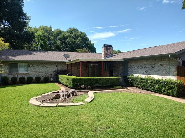 3817 Crestpark Drive, Farmers Branch, TX 75244