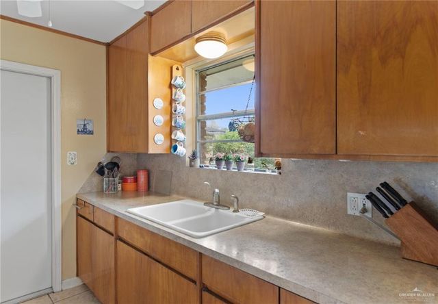 1012 W 3rd Street, Weslaco, TX 78596