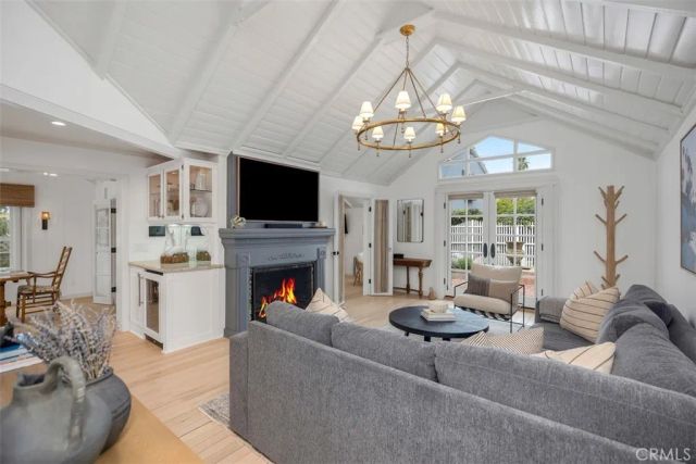 501 Lombardy Lane, Laguna Beach, CA 92651
