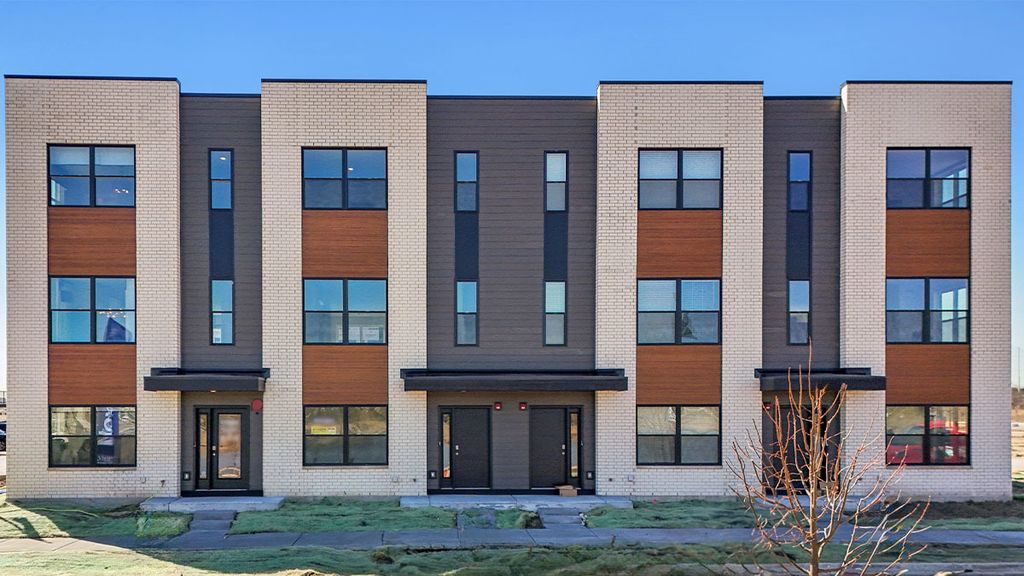 2229 Waters Edge Drive, Schaumburg, IL 60173