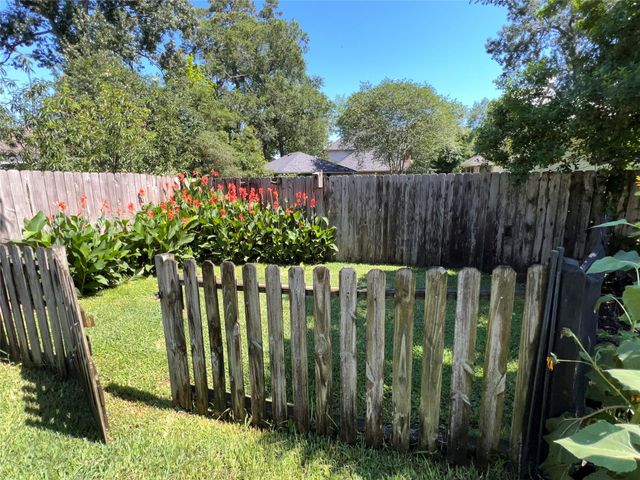 30707 Melcrest Estates Drive, Spring, TX 77386