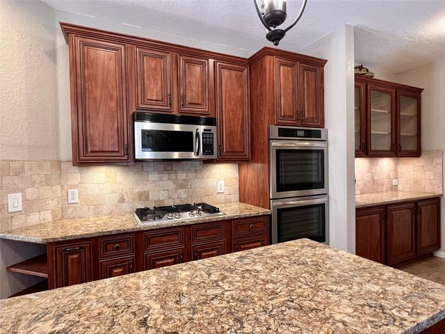 30707 Melcrest Estates Drive, Spring, TX 77386