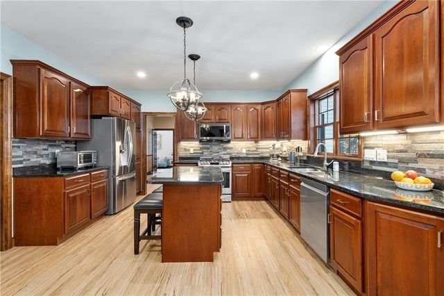 1520 Knollwood Trail, Altoona, WI 54720