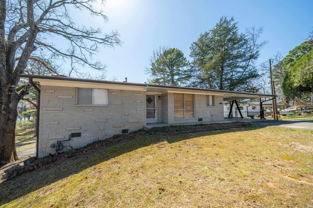 1115 Lakeshore Dr, Hot Springs, AR 71913