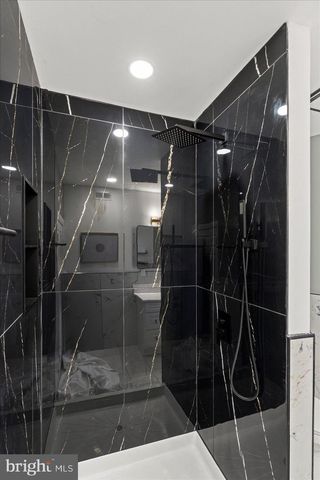 7 YORK CT, Baltimore, MD 21218