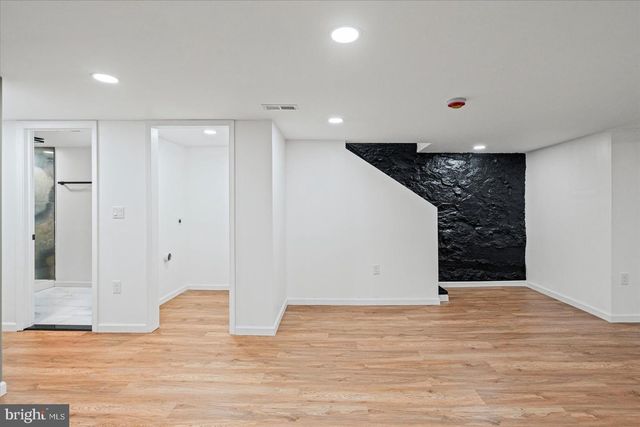 7 YORK CT, Baltimore, MD 21218