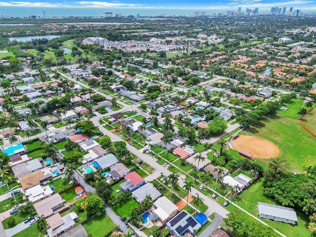 1533 Shenandoah St, Hollywood, FL 33020