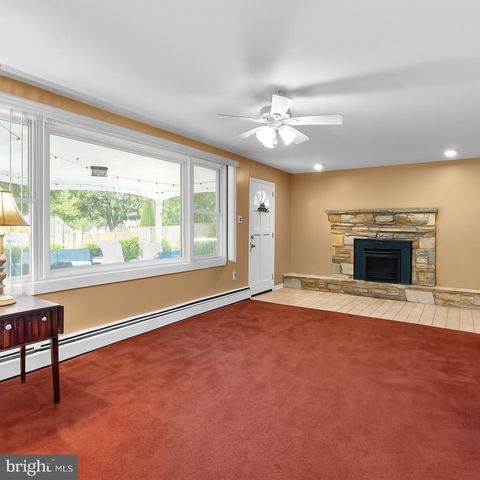 66 ROBIN RD, Holland, PA 18966