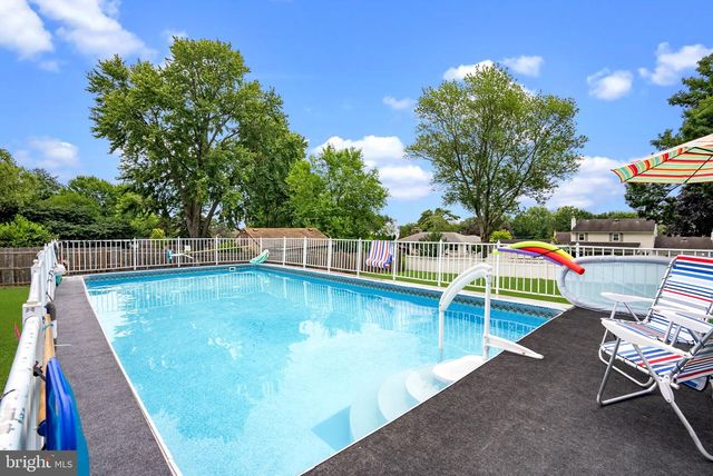 66 ROBIN RD, Holland, PA 18966