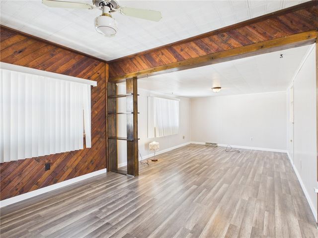 4 Malone Ridge Rd, Hopewell, PA 15301