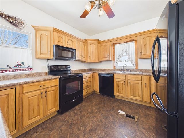 4 Malone Ridge Rd, Hopewell, PA 15301