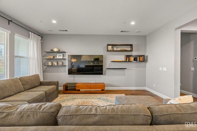 9826 Buckhorn Peak Drive, Bakersfield, CA 93311