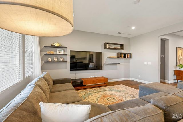 9826 Buckhorn Peak Drive, Bakersfield, CA 93311