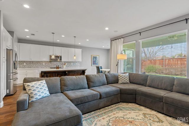 9826 Buckhorn Peak Drive, Bakersfield, CA 93311