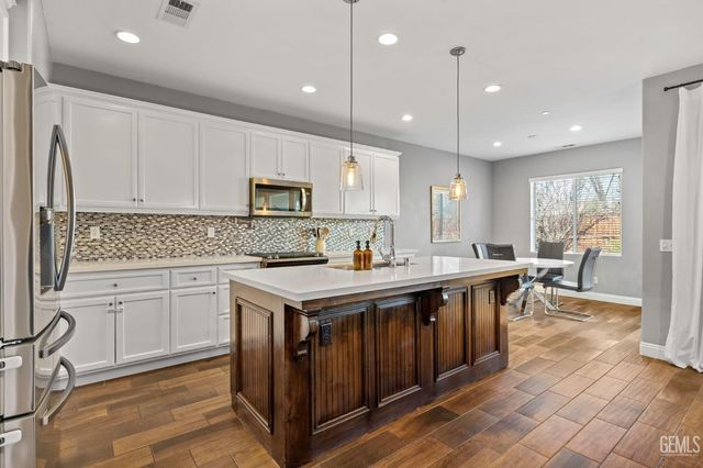 9826 Buckhorn Peak Drive, Bakersfield, CA 93311