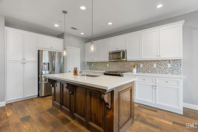 9826 Buckhorn Peak Drive, Bakersfield, CA 93311