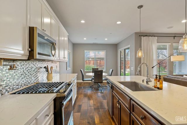 9826 Buckhorn Peak Drive, Bakersfield, CA 93311