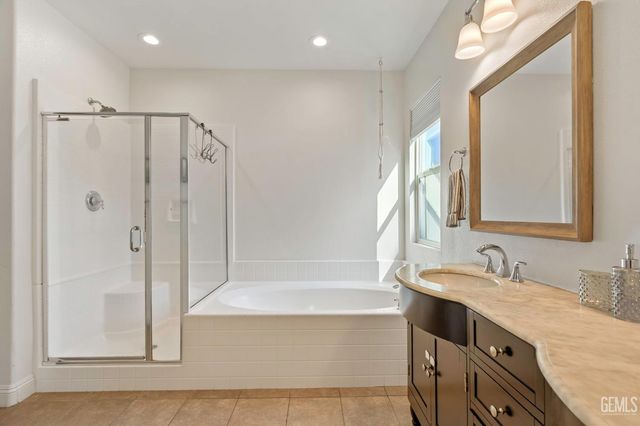 9826 Buckhorn Peak Drive, Bakersfield, CA 93311