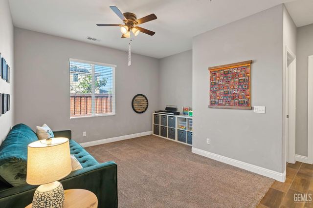 9826 Buckhorn Peak Drive, Bakersfield, CA 93311