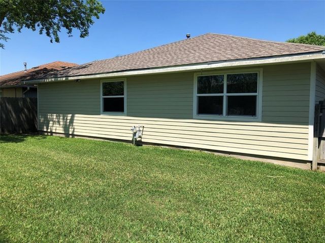 4814 Big Reef Drive, Bacliff, TX 77518