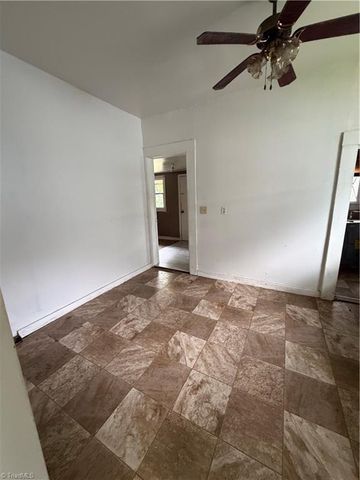 112 Hobbs Avenue, Thomasville, NC 27360