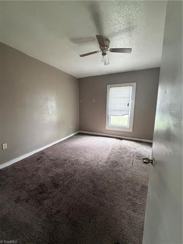 112 Hobbs Avenue, Thomasville, NC 27360