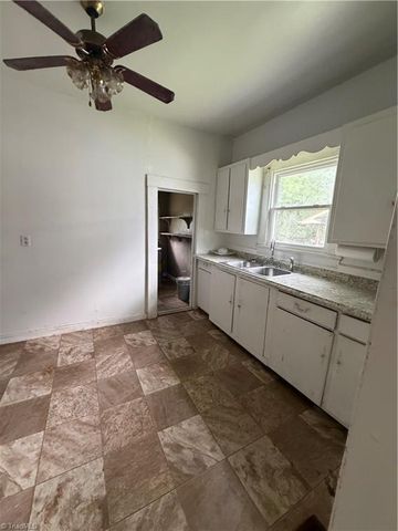112 Hobbs Avenue, Thomasville, NC 27360
