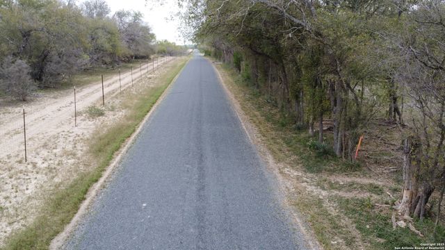 686 County Road 545, Hondo, TX 78861