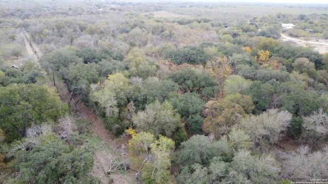 686 County Road 545, Hondo, TX 78861