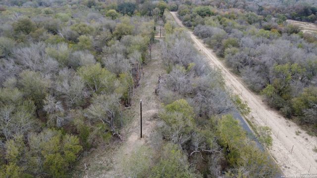 686 County Road 545, Hondo, TX 78861