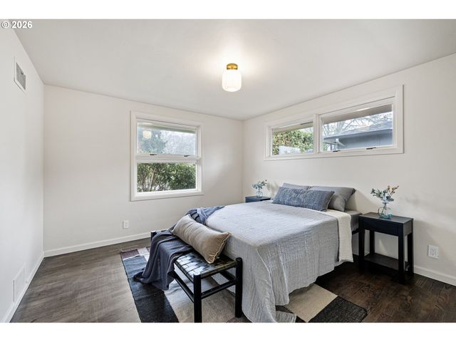 1193 RIO GLEN Dr, Eugene, OR 97401