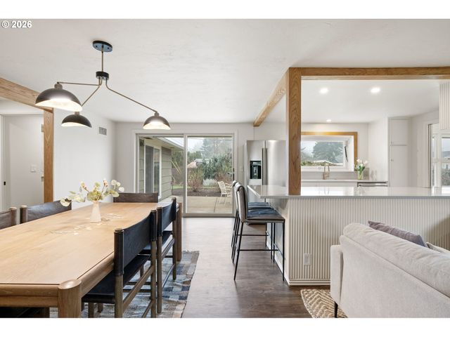 1193 RIO GLEN Dr, Eugene, OR 97401