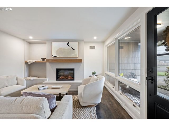 1193 RIO GLEN Dr, Eugene, OR 97401