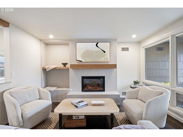 1193 RIO GLEN Dr, Eugene, OR 97401