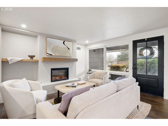 1193 RIO GLEN Dr, Eugene, OR 97401