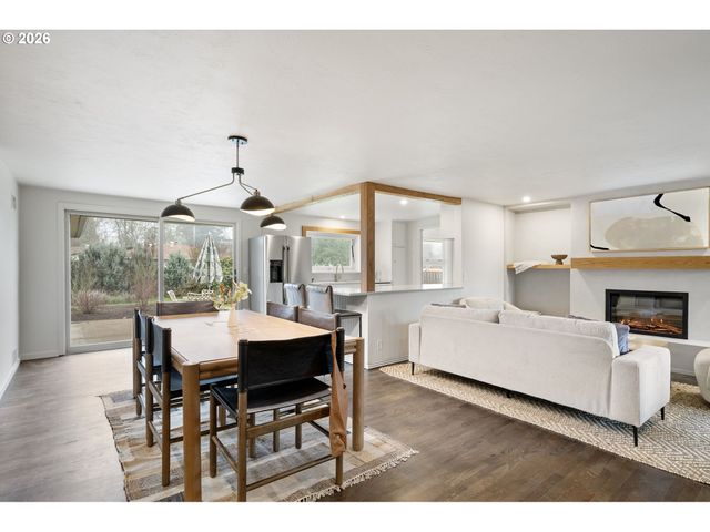 1193 RIO GLEN Dr, Eugene, OR 97401