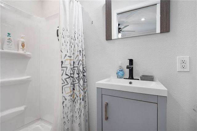 54 Bishop S Lane, Mobile, AL 36608