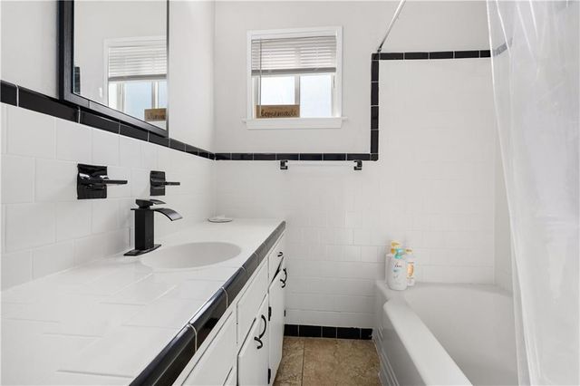 54 Bishop S Lane, Mobile, AL 36608