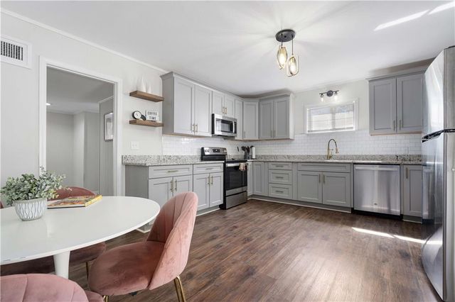 54 Bishop S Lane, Mobile, AL 36608