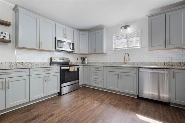 54 Bishop S Lane, Mobile, AL 36608